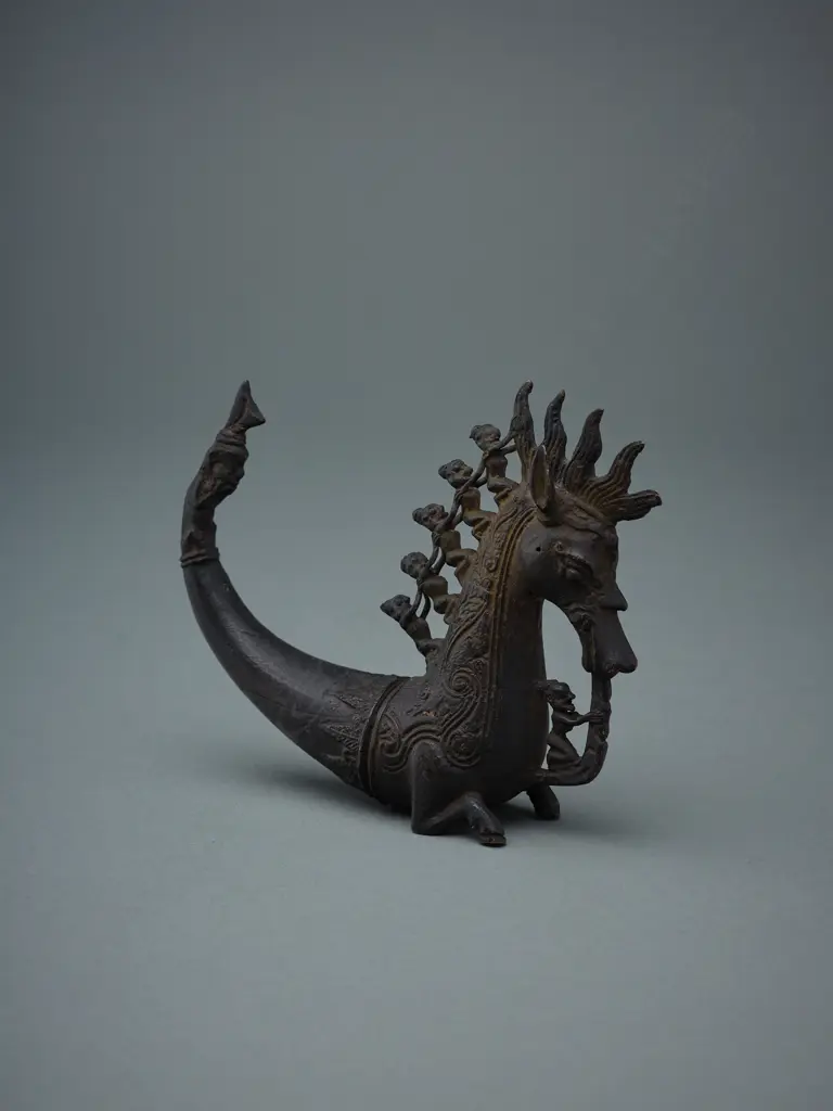 Toba Batak - North Sumatran Naga Morsarang bronze container, Image 1++